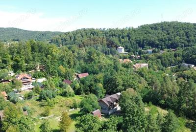 Casă cu 11 camere cu Teren 525 Mp în Central - 1