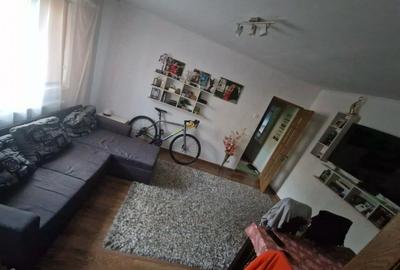 Apartament cu 3 camere semidecomandat în Tomis IV