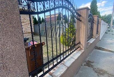 VILA DE VANZARE BACAU  P+E+M (de locuit si birou , clinica, notarriat, medic de - 2