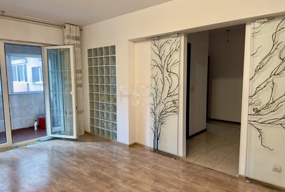 Apartament cu 3 camere decomandat, mobilat în Drumul Taberei
