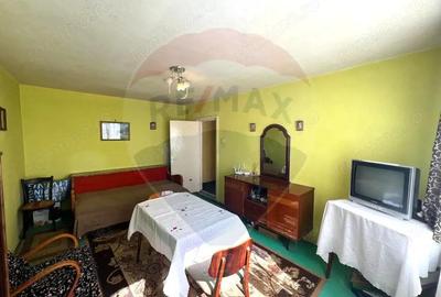 Apartament cu 2 camere decomandate de vanzare in zona Narcisa