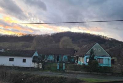 Casă cu 4 camere în Central - 2