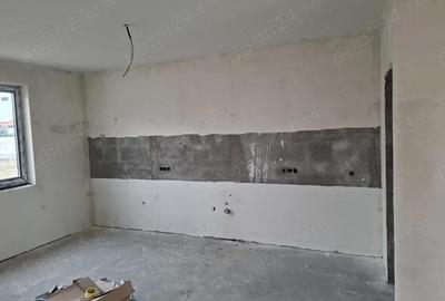 Casă cu 3 camere cu Teren 444 Mp în Central - 2