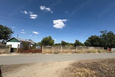 Casă cu 2 camere cu Teren 3600 Mp în Găujani - 1