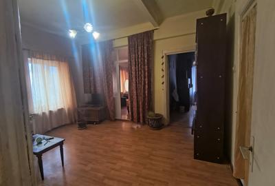 Apartament cu 3 camere semidecomandat în Ultracentral