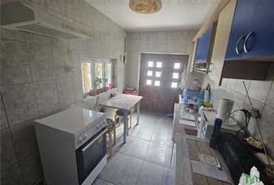 Casa cocheta cu gradina superba 800 metri ultracentral Gaesti - 14