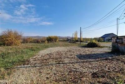 Teren intravilan, cu suprafata de 1900m, parcelabil, situat intr-o zona linistit - 5