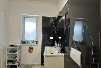 Casă cu 5 camere cu Teren 300 Mp în Sânmihaiu Român - 9