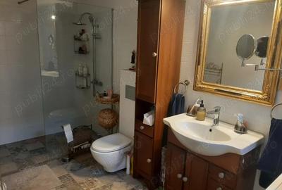 2 Case cu 7 camere, 2 bucatarii si 3 bai, intr-o curte cartierul Gradiste - 6