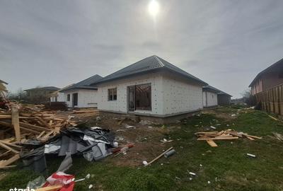 Casă cu 3 camere cu Canalizare în Central - 4