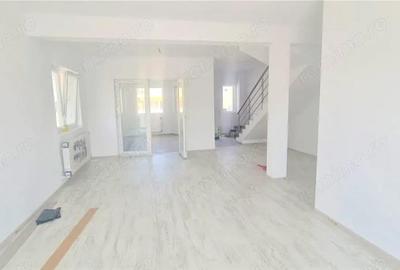 Casă cu 5 camere cu Teren 210 Mp în Central