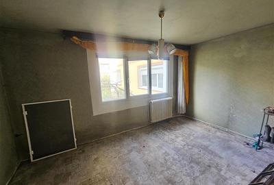 Apartament cu 2 camere semidecomandat în Micro I - 3