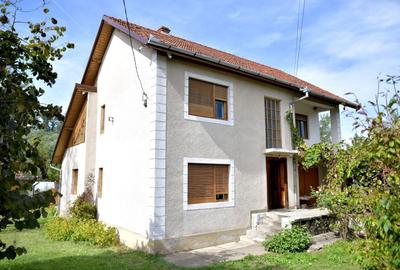 Casă cu 4 camere în Săvârșin - 2