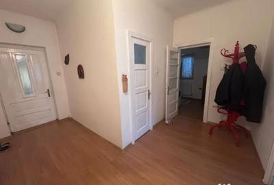 Casă cu 4 camere cu Teren 300 Mp în Democrației - 1