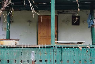 Casă cu 2 camere cu Teren 3252 Mp în Budești - 3