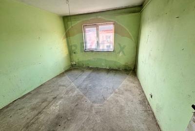 Apartament de vanzare, cu 3 camere decomandat  ZONA NORD - 6