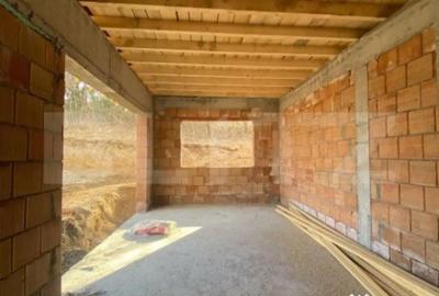 Casă cu 4 camere cu Teren 850 Mp în Vâlcele - 1