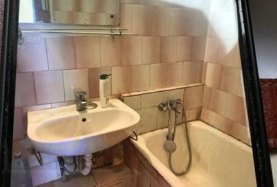Apartament cu 2 camere decomandat în Tei