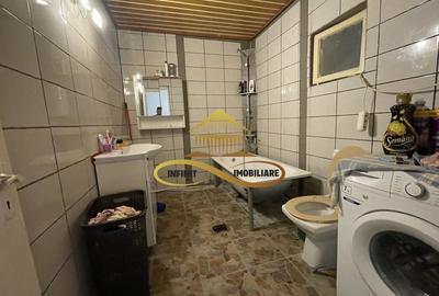 Casa de vanzare in Bacau Siretu 4000 mp teren 2 case curte comuna - 7