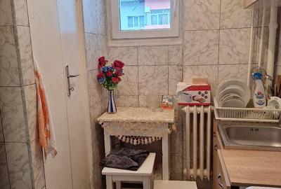 Apartament cu 3 camere semidecomandat în Central - 1