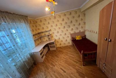 De vanzare 3 camere in zona Schei - 1