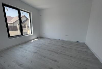 Casă cu 5 camere cu Teren 480 Mp în Domnești - 7