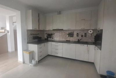 Casă cu 4 camere cu Canalizare în Utvin
