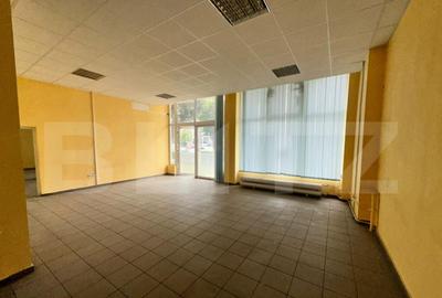 Spa?iu comercial de inchiriat, 120 mp, vitrina mare z - 1