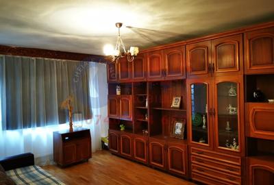 Apartament cu 3 camere decomandat în E3