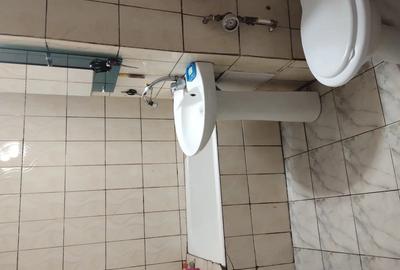 Vand apartament 3 camere decomandat parter balcon gaze naturale NAVODARI, zona EST - 4