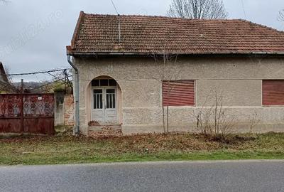 Casă cu 3 camere în Românești - 1