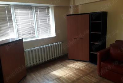 Garsonieră decomandată în Central - 2