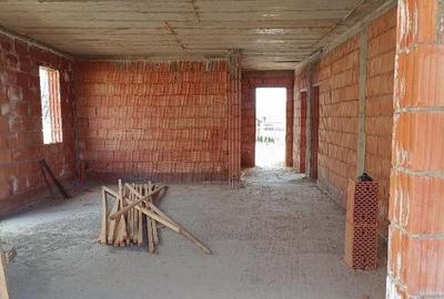 Casă cu 3 camere cu Teren 500 Mp în Central - 10