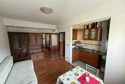 Apartament 2 camere, open space, etaj 2 din 3, zona Rozelor