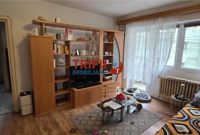 Apartament cu 3 camere semidecomandat în Cetate