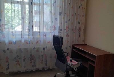 Apartament cu 3 camere semidecomandat în Cotroceni - 1