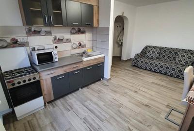 Apartament cu 3 camere decomandat în Intim - 2