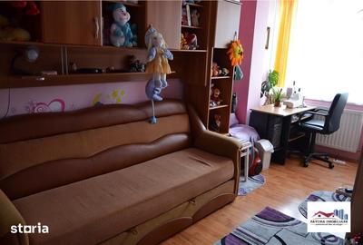 Apartament cu 3 camere decomandat în Tudor - 2
