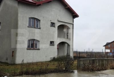 Casă cu 5 camere cu Teren 1200 Mp în Lazuri - 1