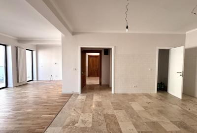 Apartament cu 3 camere în Tei