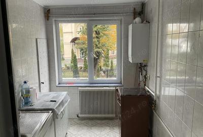 Apartament cu 3 camere semidecomandat în Piața Centrală - 3