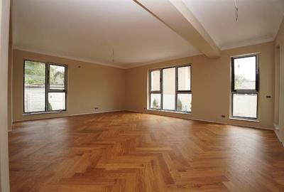 Apartament cu 3 camere decomandat în Aviației