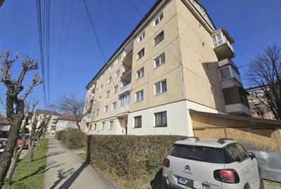 Apartament cu 3 camere decomandat în Central - 1
