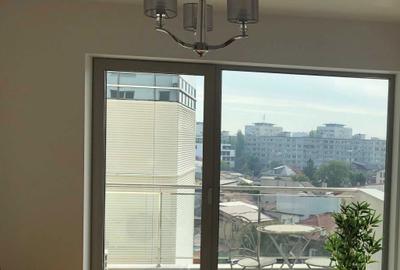 Apartament cu 2 camere semidecomandat în 1 Mai