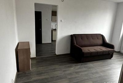 Apartament cu 4 camere în Motru - 9