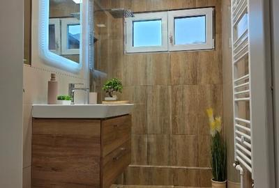 Apartament cu 3 camere semidecomandat, mobilat în Micro II - 5