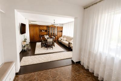 Apartament cu 4 camere decomandat în Central - 2