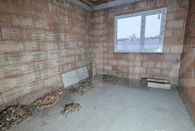 Casă cu 4 camere cu Teren 400 Mp în Vetiș - 2