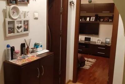 Apartament cu 2 camere decomandat, mobilat în Brâncoveanu