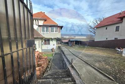 Casă cu 2 camere cu Teren 1440 Mp în Sud - 1